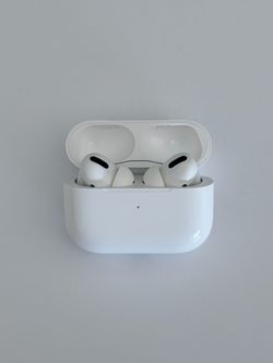 Apple AirPods Pro with Wireless Charging Case