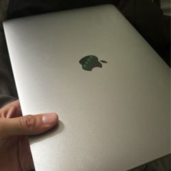 MacBook pro 13 Inch $400
