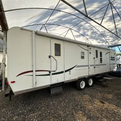 Forest River 2004  Tráiler 31’