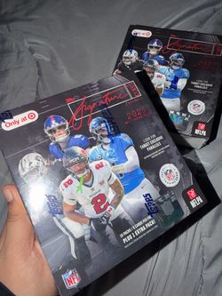 2025 Topps Signature Class Football Trading Cards Mega Box