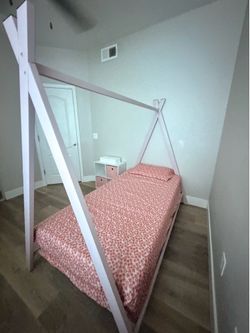 Bed & 4 Cube Organizer