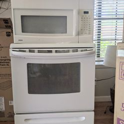 💥 Kenmore Microwave + Glass Top Stove Set – $315 OBO 💥
