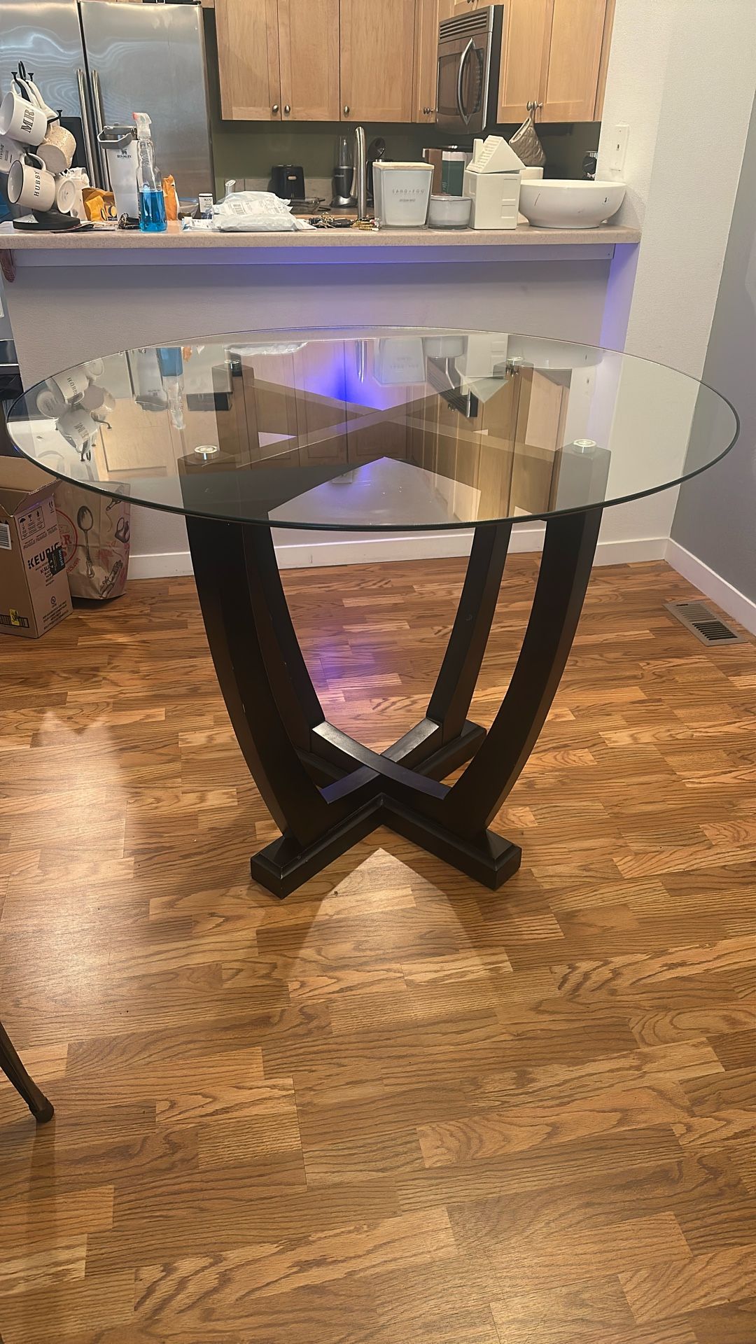 35 in Round Glass/Black Dining Table