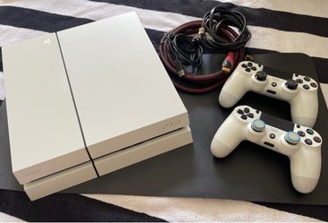 Glacier White Sony PS4 500GB Bundle (2) Controllers