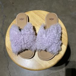 Ugg’s Size 7