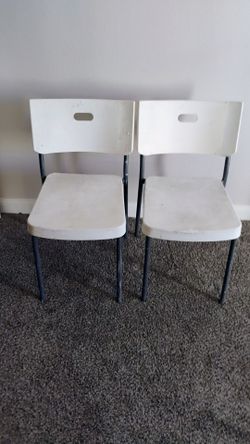 2x Plastic & Metal Desk/Dining Chairs (Needs TLC / Repainting)