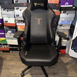 SecretLab 2020 Titan chair 