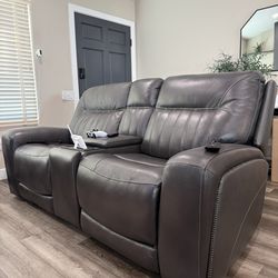 Double Power Recliner With Power Console
