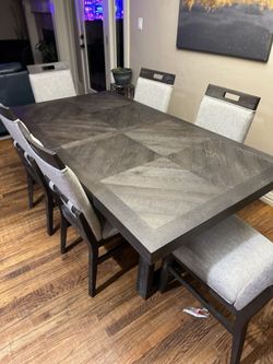 8 seating Dining table with 6 chairs and extension leaf