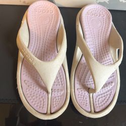 Crocs Size 6 Women’s 