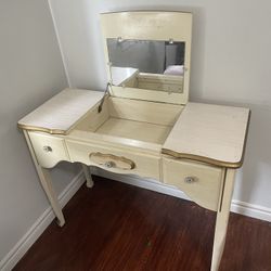 Vintage Makeup Vanity with Flip-Up Mirror