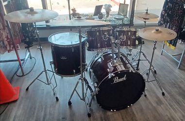 Pearl Roadshow Maroon 5 piece drum kit and throne and Jildjan and Stands