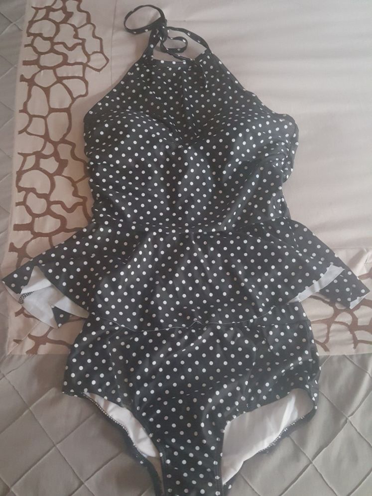 Brand new 2 piece bathing suit