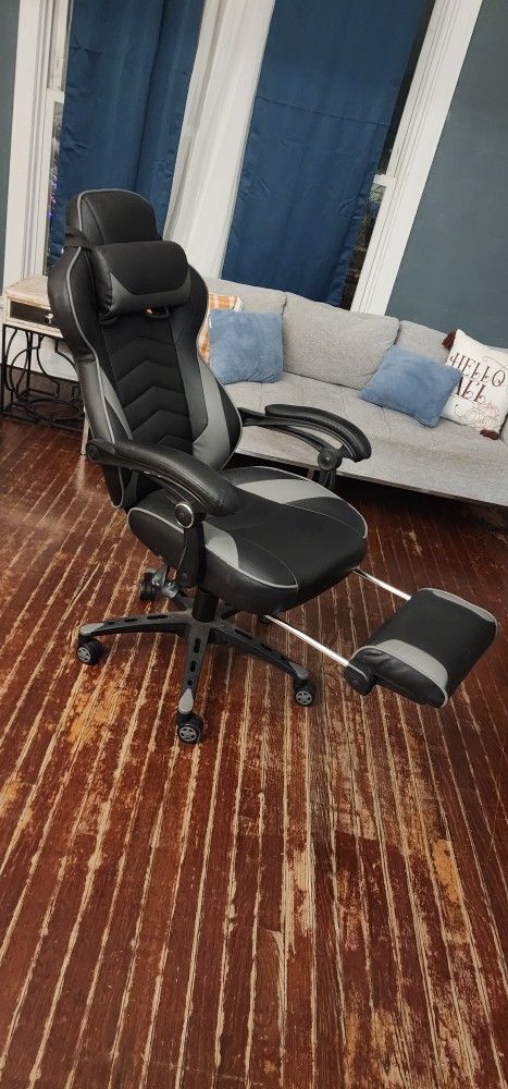 Gaming Chair With Pull Out Footstool