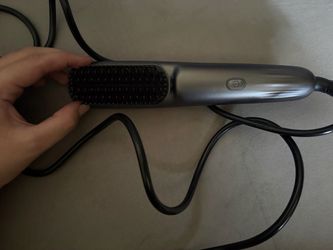 Small portable hair straightener