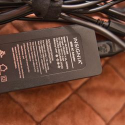 Insignia Laptop Charger With Multiple Attachments 