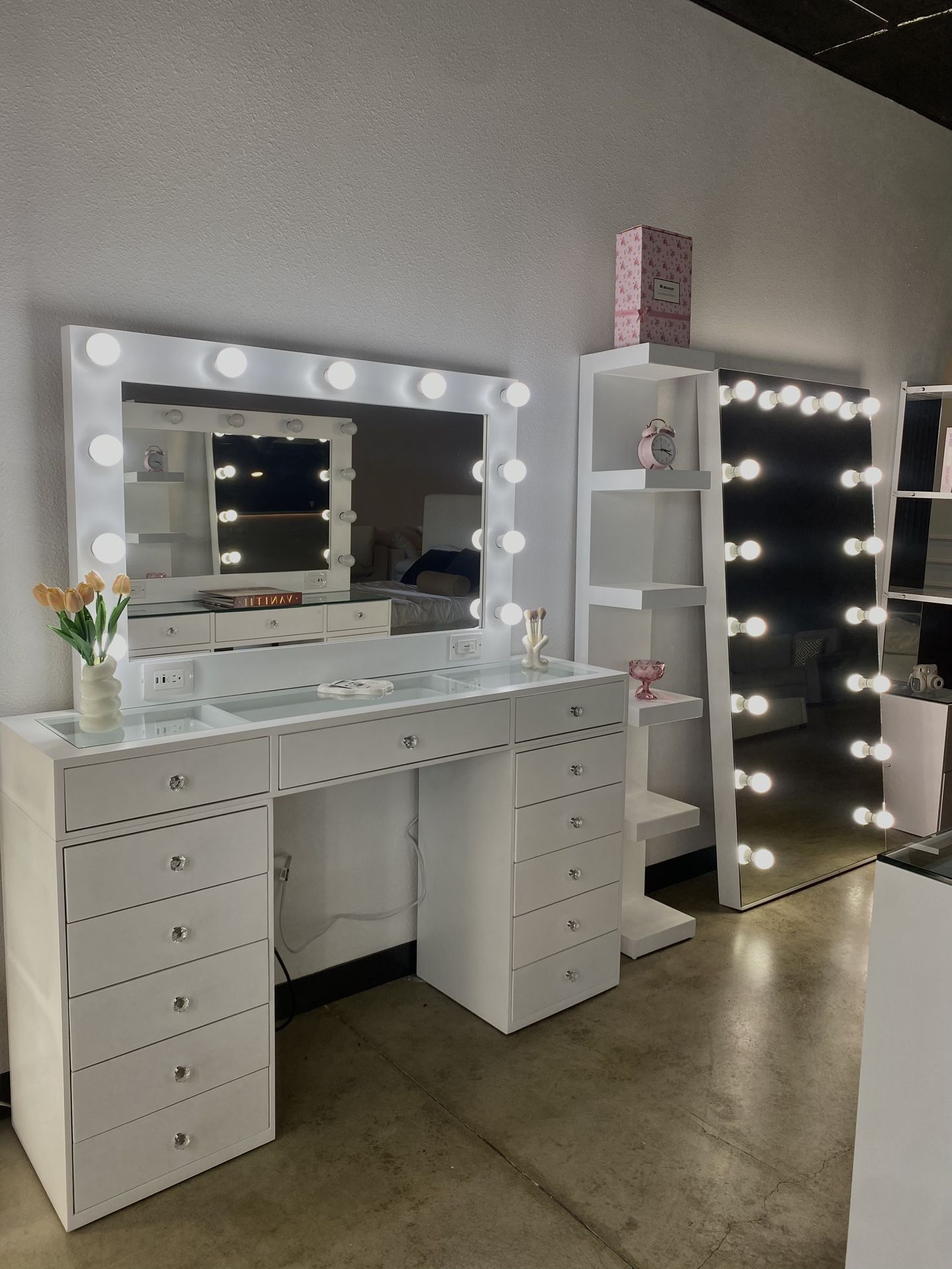 Current Vanity Blowout Sale ❗️/🪞 Vanity Mirror + Table Dresser Set – Pre-Assembled | Warehouse Clearance 💥