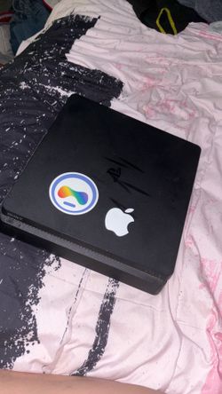 Ps4 slim console and controller