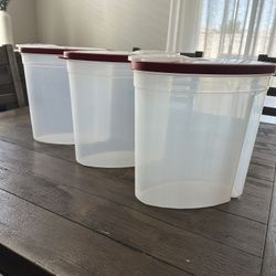 Rubbermaid Storage Containers 