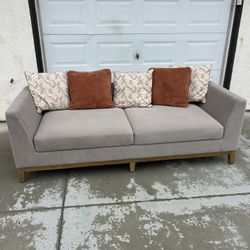 Thompsonville Couch