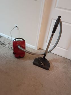 Vacuum Cleaner-Miele SBCN0 Classic C1 HS12 Olympus Canister