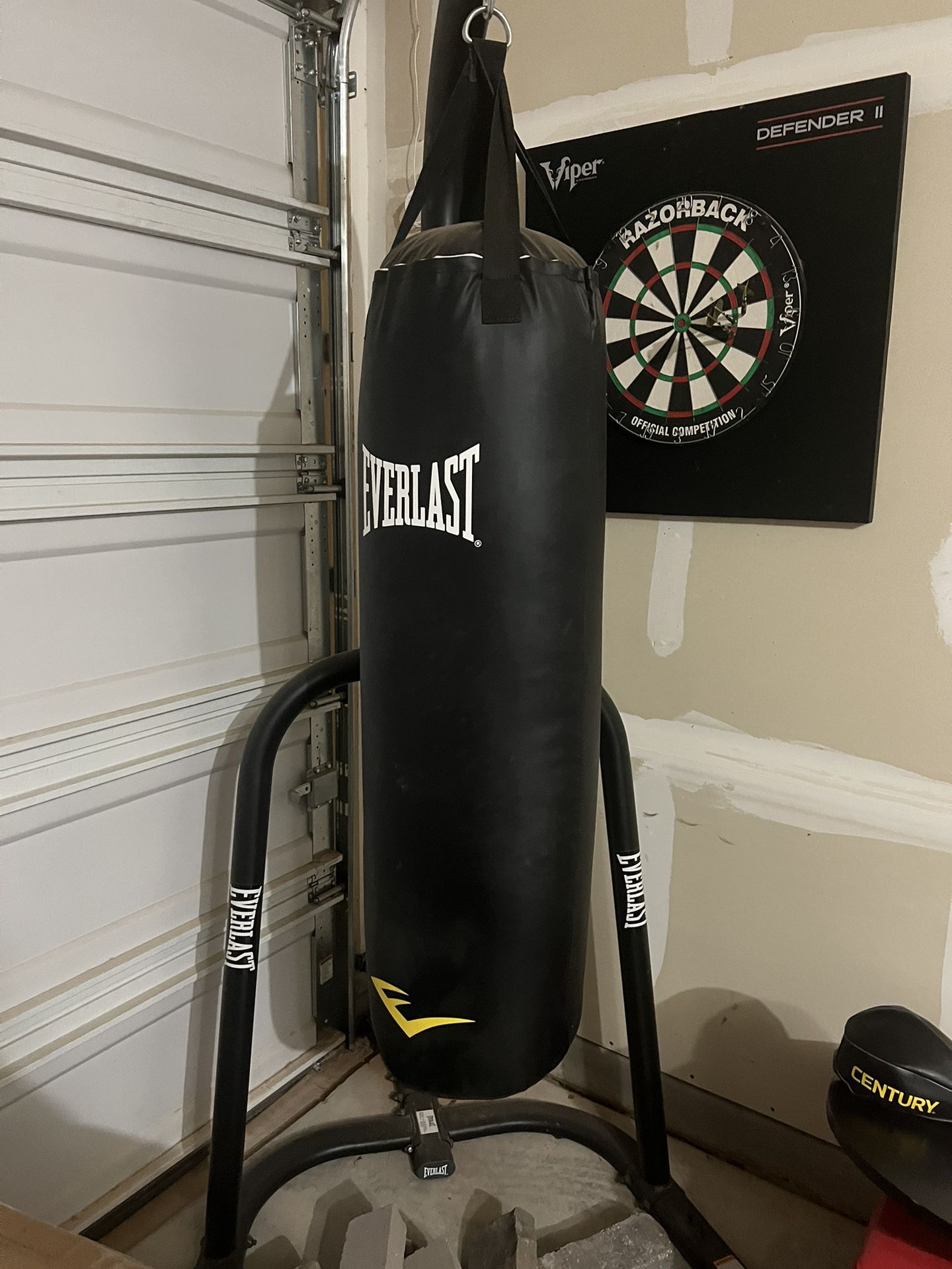 Everlast Punching Bag for Sale in Rio Rancho, NM - OfferUp