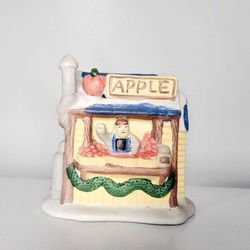 Dickensville Village Apple Stand House Porcelain Dickens Collectables 

Very good condition 
