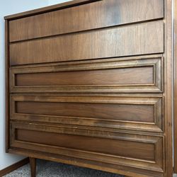 Gorgeous 5 Drawer Midcentury Dresser