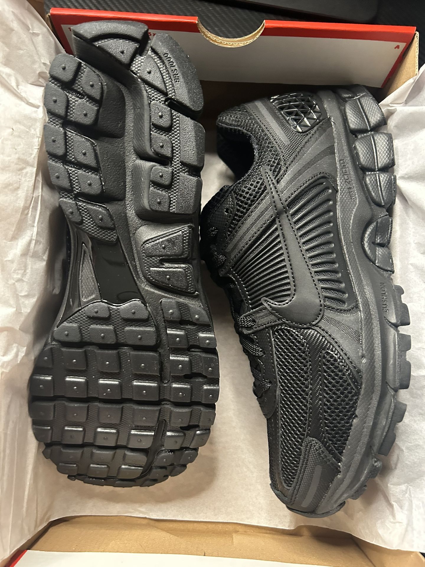 Nike Zoom Vomero 5 Triple Black Size 10 New