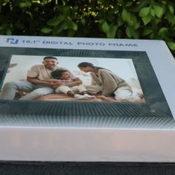 10.1 inch Touch Screen Smart Digital Picture Frame with WiFi