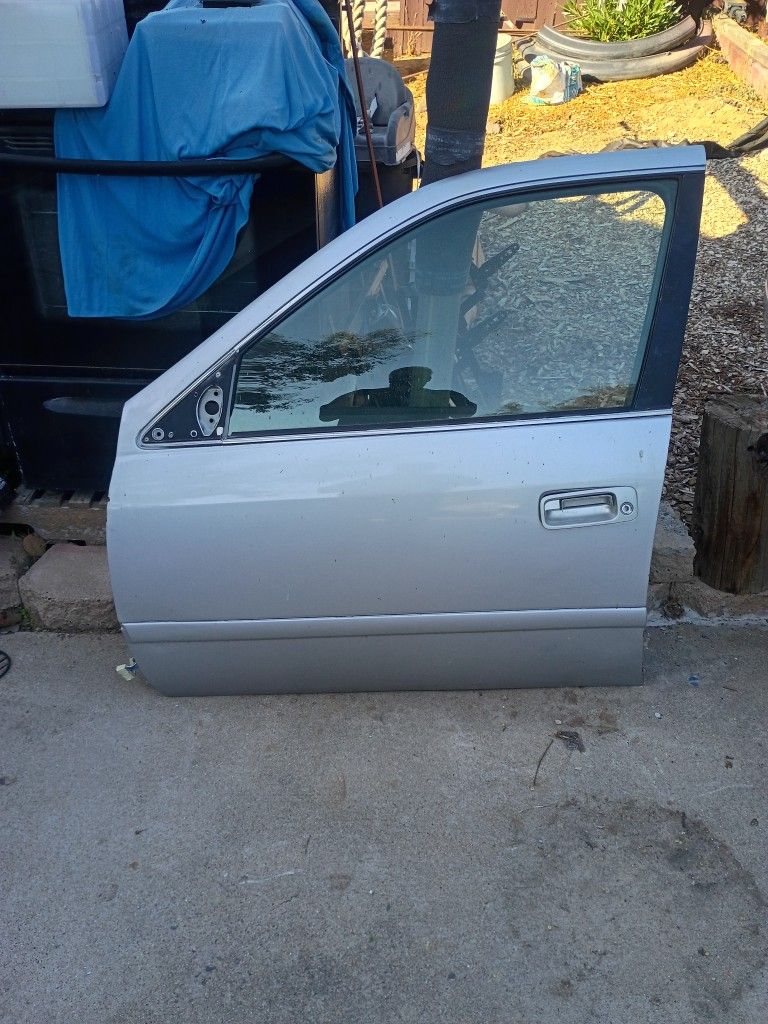 Driver Side Door 2000 Toyota Camry