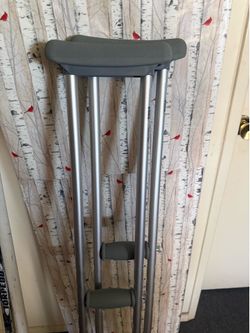 Adult adjustable crutches