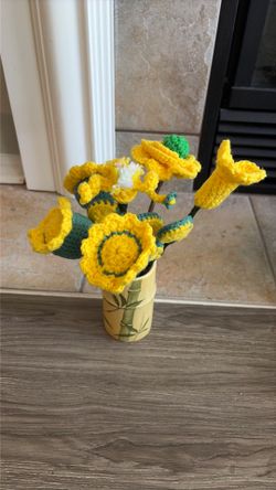 1 beautiful flower pot, and 6 beautiful hand made flowers