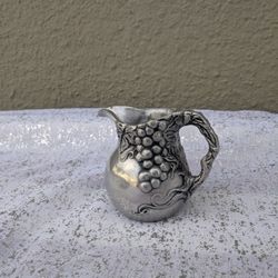 4" Beautiful Vintage Grape 🍇 Vine Vase