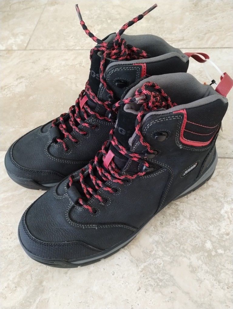 Boots men Size 11 BOGS WATERPROOF