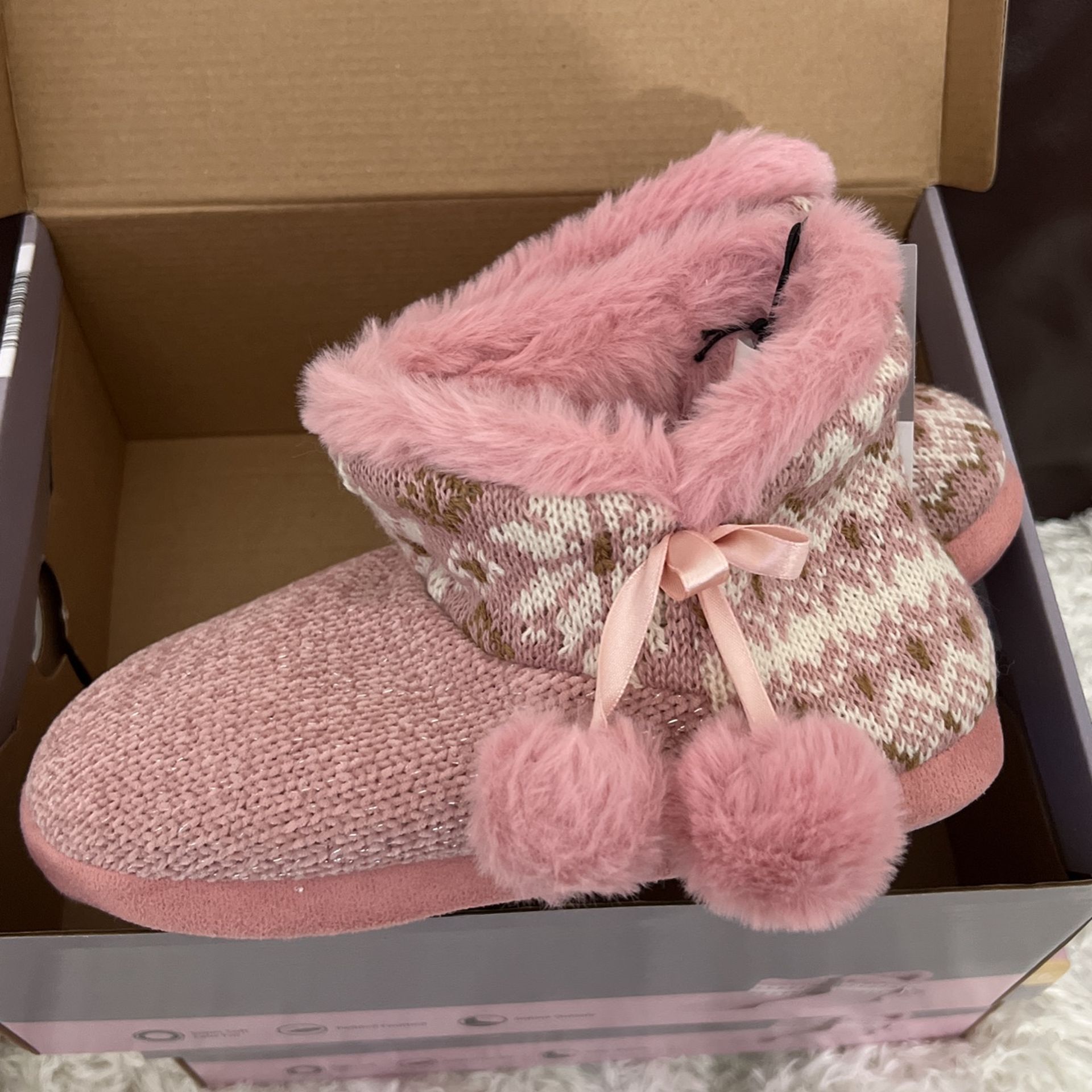 LADIES BOOTIE SLIPPERS ZISE 5/6 2 New Pairs