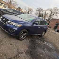 2017 Nissan Pathfinder Sport 