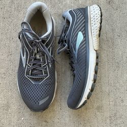 Brooks Ghost 12 Women s US Size 7 Gray Running Shoes