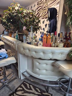 Bar w/4 chairs