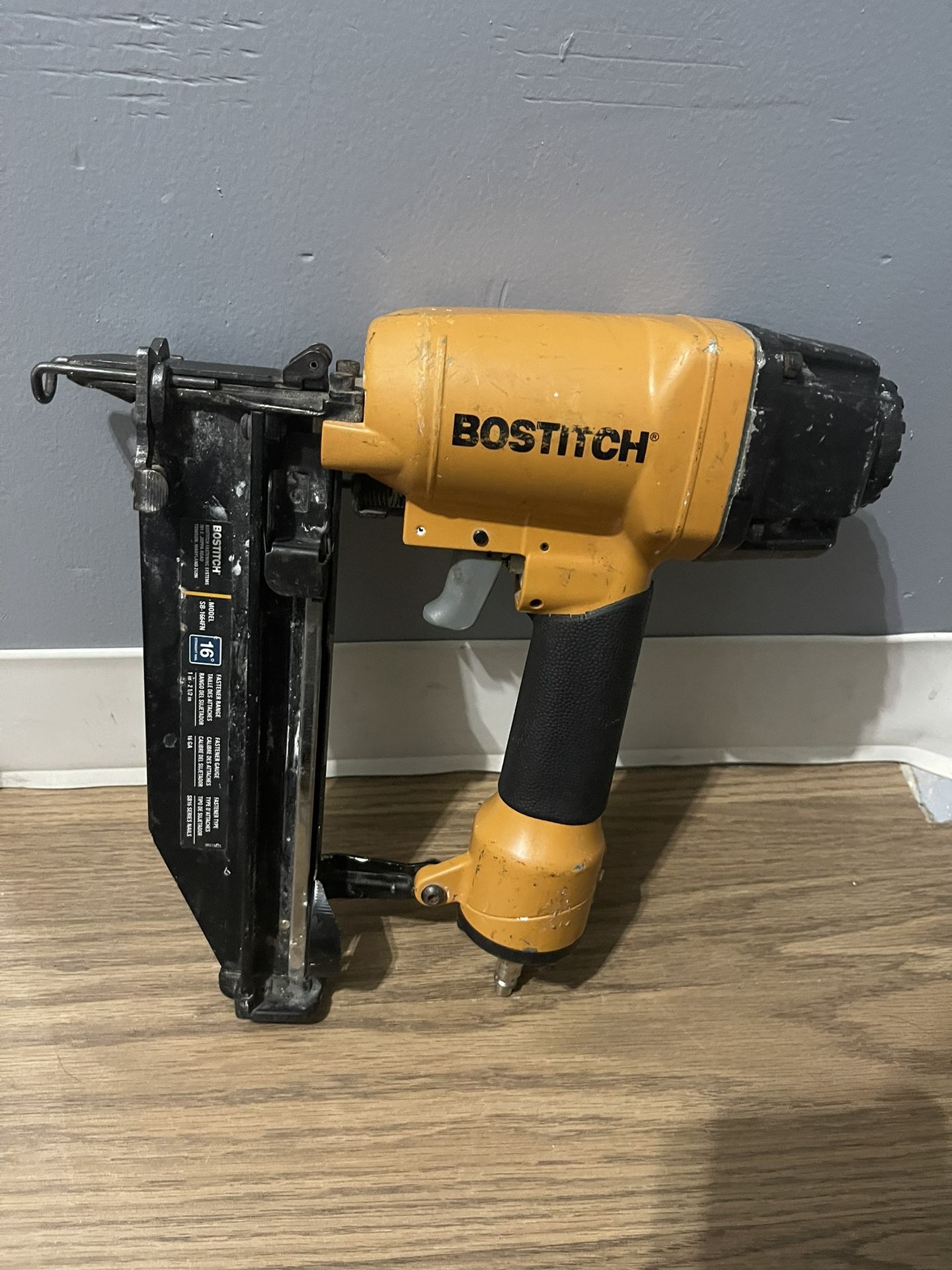 Bostitch 16-Gauge Pneumatic Finish Nailer SB - Smart Point, Oil-Free, for Trim & Molding