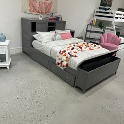 Twin Queen Cal King Bedroom 