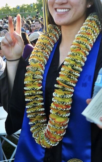 HANDMADE GRADUATION MONEY LEÍ (NECKLACE)