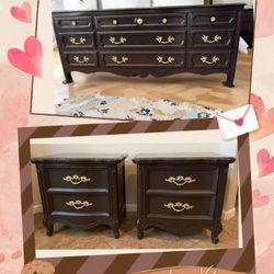Beautiful Vintage Dresser And Nightstands 