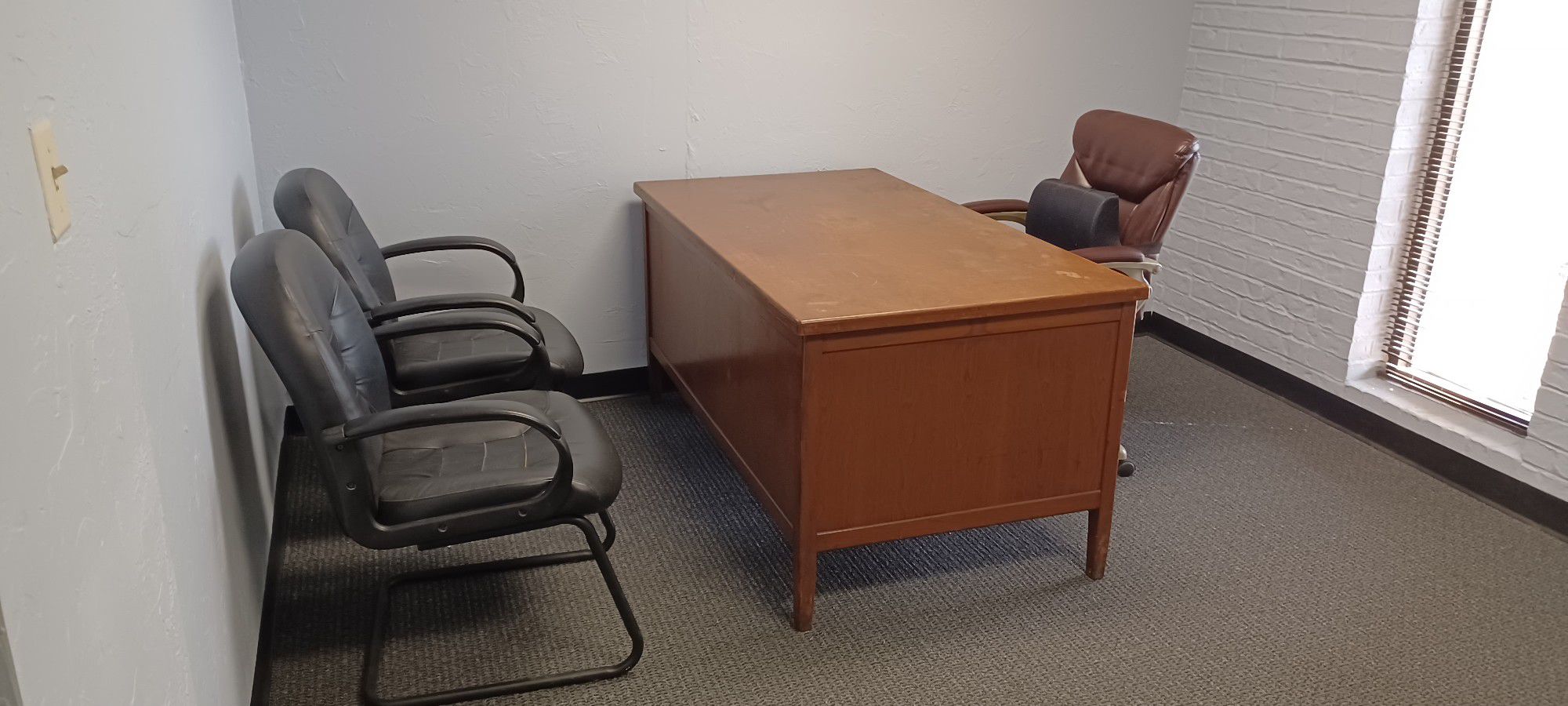 OFFICE DESK AND LEATHER CHAIRS