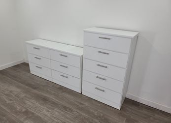 Dressers with mirror and drawers