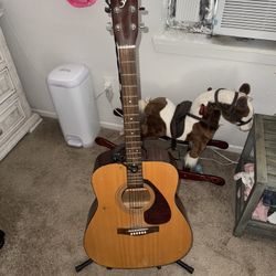 Yamaha Acoustic Guitar 