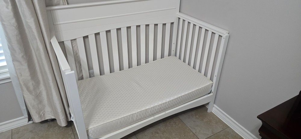 Crib: Delta Skylar 4 In 1