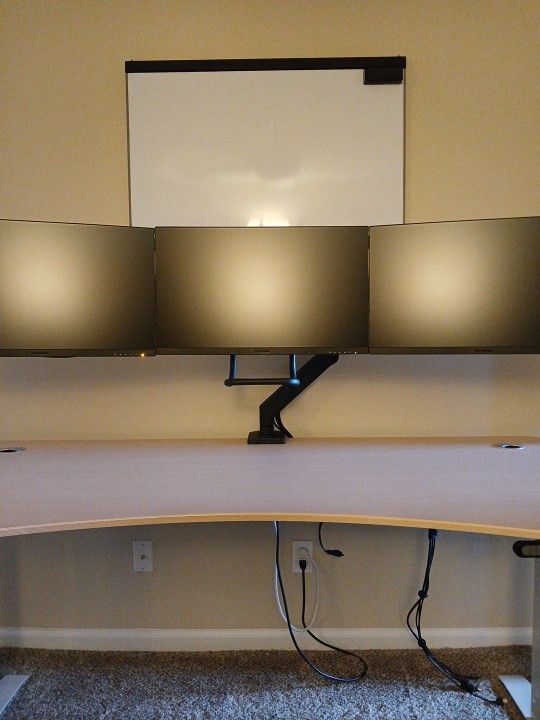 Triple Gaming Monitor Setup