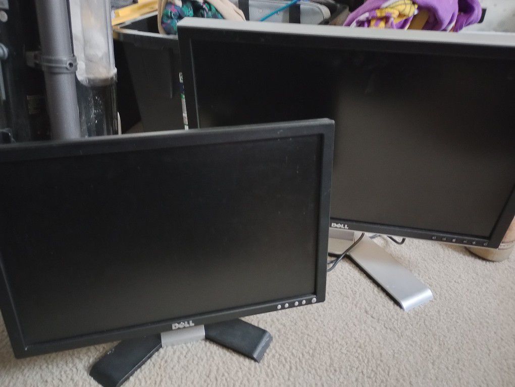 16 1/2Inch - 17Inch Dell Computer 🖥️ Monitor, I Have Two Monitors 15$