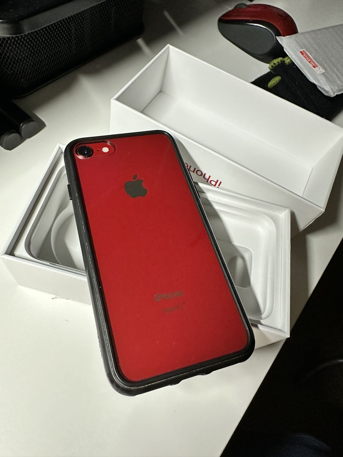 iPhone 8 (64GB)